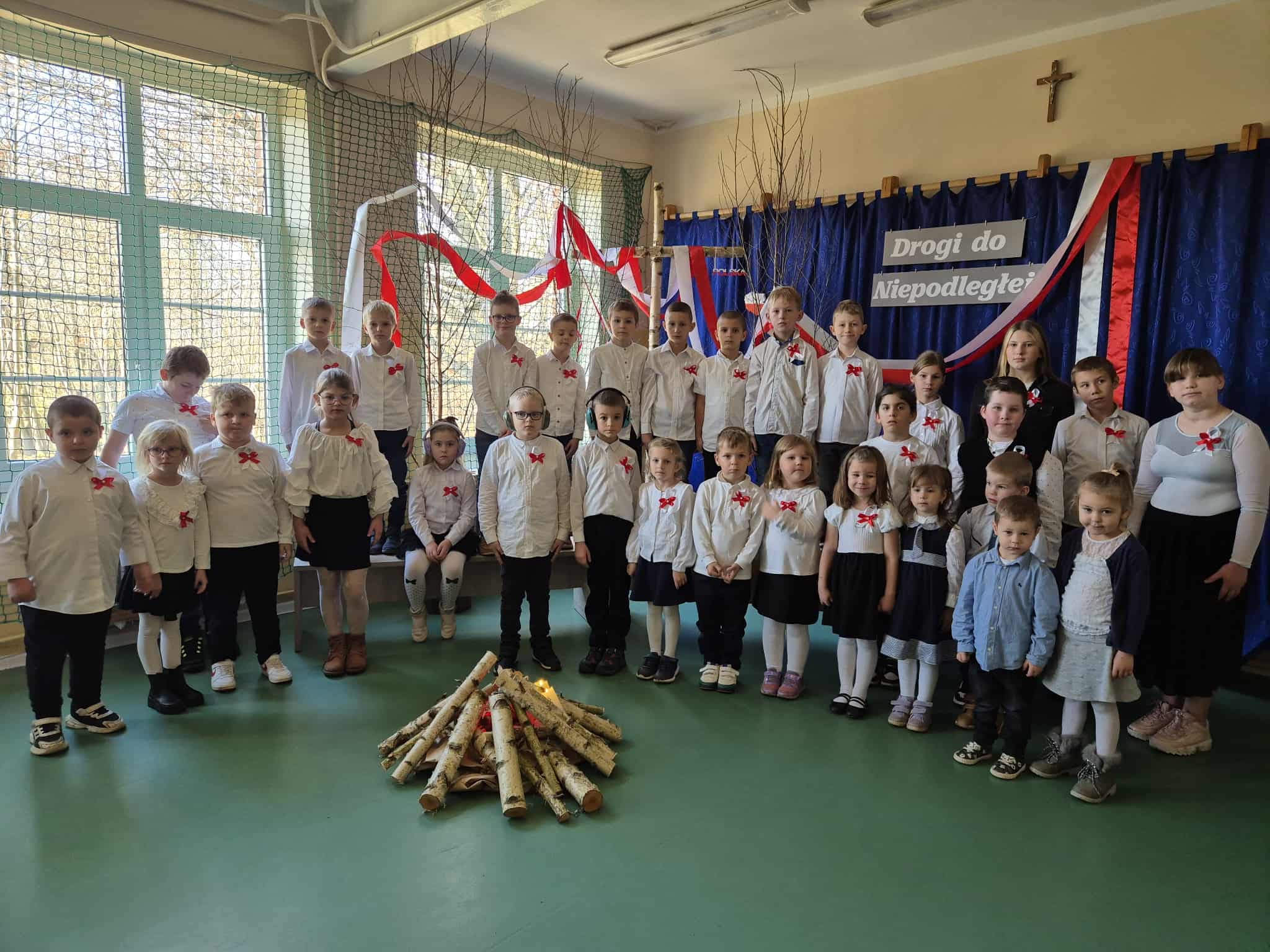 „Szkoła do hymnu''