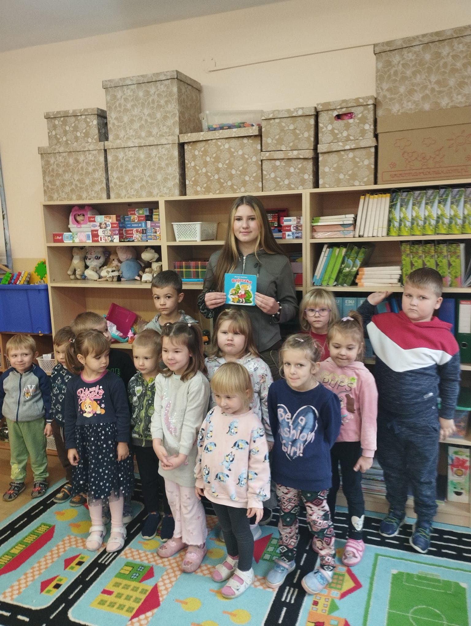  Dzieciom czytała Yeva