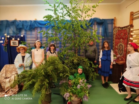 THE MARIA ZIENTARA - MALEWSKA SCHOOL YOUTH THEATRE PRESENTS... ''THE LITTLE RED 